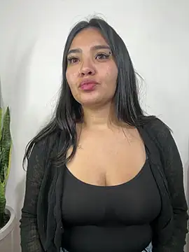 Snapshot of meli__brown chatting on 04-28-26, 10:37 meli brown online show from 04-28-26, 10:37