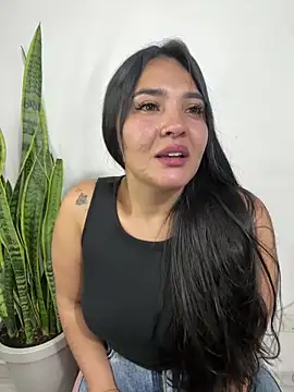 Snapshot of meli__brown chatting on 05-16-26, 02:19 meli brown online show from 05-16-26, 02:19