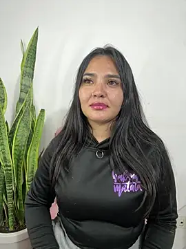 Snapshot of meli__brown chatting on 05-19-26, 01:56 meli brown online show from 05-19-26, 01:56