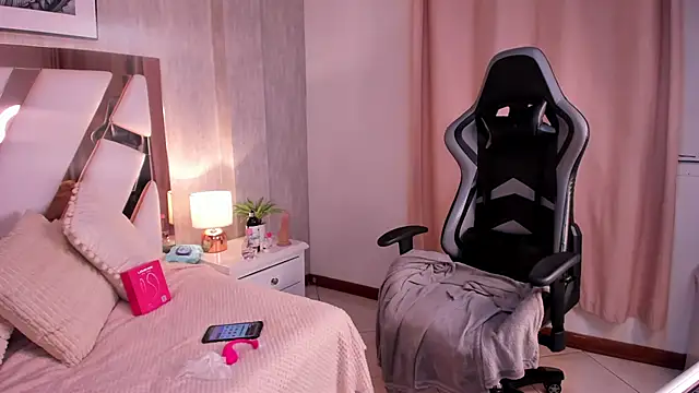 Clhoe Johnson online show from 10-02-25, 02:40