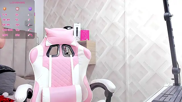 Clhoe Johnson online show from 12-02-25, 12:21