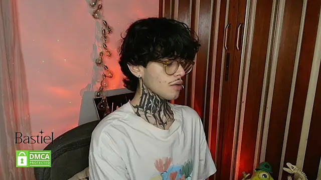 Snapshot of Mihail_leroy chatting on 09-26-25, 01:20 Mihail leroy online show from 09-26-25, 01:20