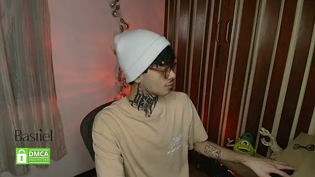 Snapshot of Mihail_leroy chatting on 10-14-25, 01:39 Mihail leroy online show from 10-14-25, 01:39