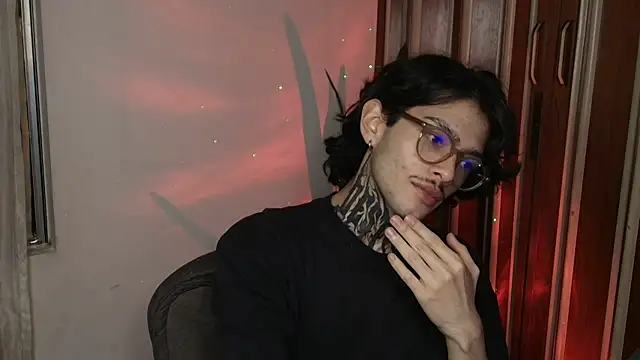 Snapshot of Mihail_leroy chatting on 05-14-26, 03:57 Mihail leroy online show from 05-14-26, 03:57