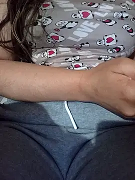 Snapshot of Sweet-arian chatting on 12-19-25, 06:42 Sweet-arian online show from 12-19-25, 06:42