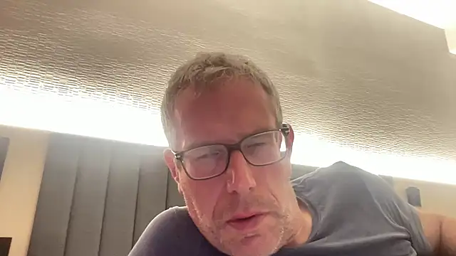 Snapshot of choupipat1 chatting on 10-23-25, 12:54 choupipat1 online show from 10-23-25, 12:54