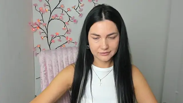 Snapshot of Lune_Moon chatting on 07-12-26, 05:53 Lune Moon online show from 07-12-26, 05:53
