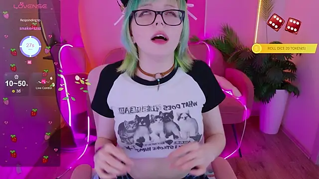 CoralineYoung online show from 04-09-26, 01:49