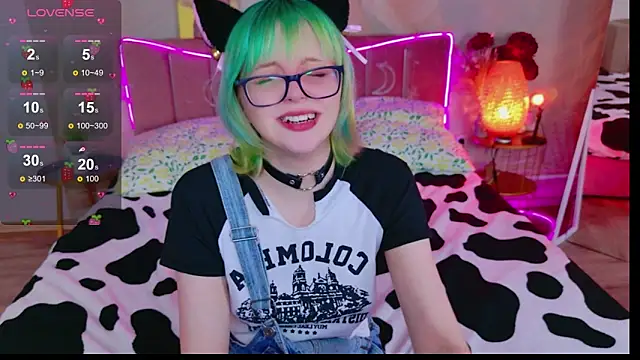 CoralineYoung online show from 04-19-26, 08:24