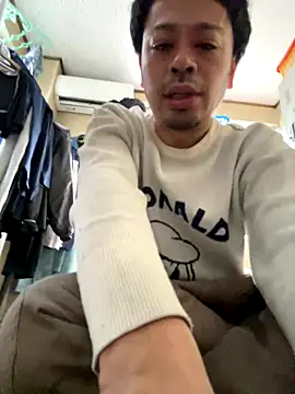 Snapshot of muut1215 chatting on 12-20-25, 06:20 muut1215 online show from 12-20-25, 06:20