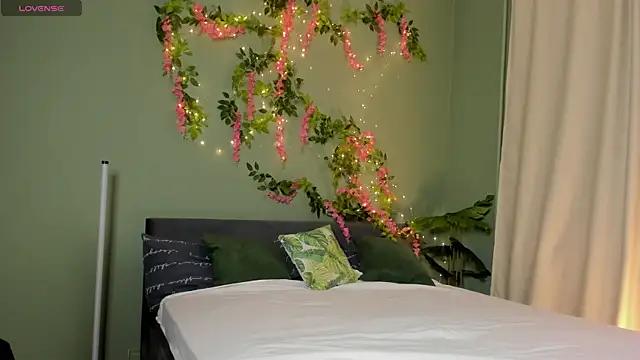 Lisbeth  Salander online show from 12-04-25, 02:32