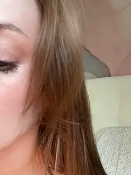 Snapshot of Rosie_Holmes_ chatting on 09-21-25, 11:23 Rosie Holmes  online show from 09-21-25, 11:23