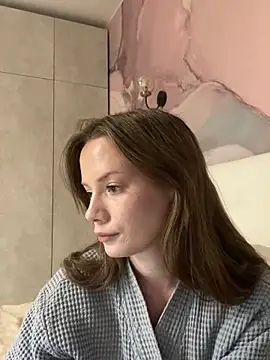 Snapshot of Rosie_Holmes_ chatting on 10-11-25, 01:42 Rosie Holmes  online show from 10-11-25, 01:42