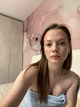 Snapshot of Rosie_Holmes_ chatting on 11-04-25, 03:16 Rosie Holmes  online show from 11-04-25, 03:16