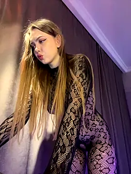 Snapshot of Nikole_Boom chatting on 10-12-25, 06:29 Nikole Boom online show from 10-12-25, 06:29