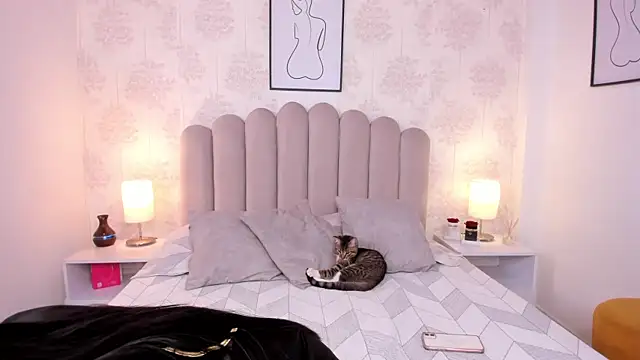 ShaynaHosk online show from 09-08-25, 08:19