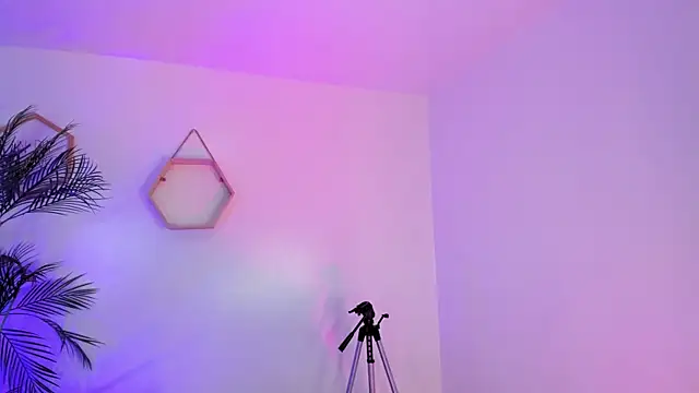 Hadid Jimenez  online show from 04-13-26, 07:19