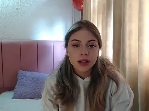 Snapshot of Alaina_Blessed chatting on 10-13-25, 03:56 Alaina Blessed online show from 10-13-25, 03:56