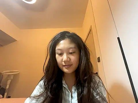 Snapshot of xena0501 chatting on 10-16-25, 04:19 xena0501 online show from 10-16-25, 04:19