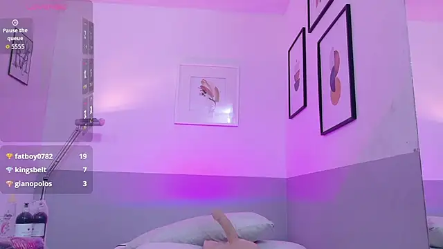 cutepetitee online show from 03-24-26, 07:52