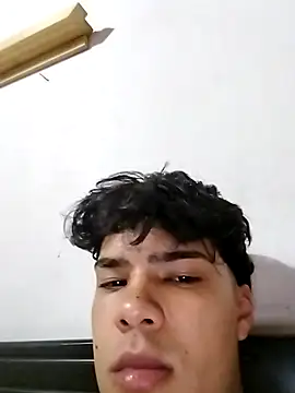 Snapshot of dani_titan320 chatting on 10-22-25, 08:19 dani titan320 online show from 10-22-25, 08:19