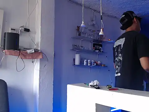 Snapshot of dani_titan320 chatting on 11-13-25, 06:18 dani titan320 online show from 11-13-25, 06:18