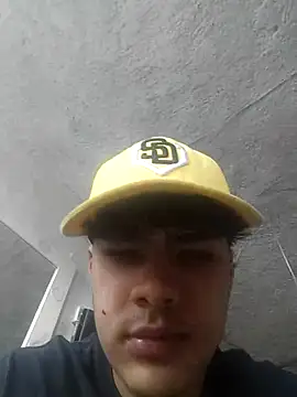 Snapshot of dani_titan320 chatting on 11-22-25, 03:00 dani titan320 online show from 11-22-25, 03:00