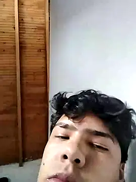 Snapshot of dani_titan320 chatting on 02-14-26, 06:15 dani titan320 online show from 02-14-26, 06:15