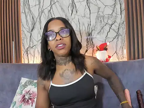 Pauline Fox online show from 12-04-25, 01:04