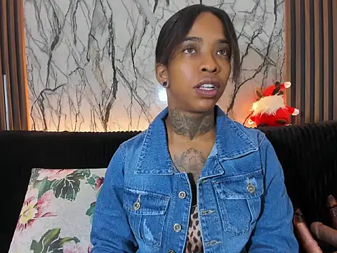 Pauline Fox online show from 12-14-25, 01:33