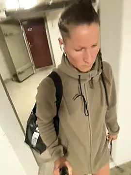 SwingWingWomanSweden online show from 03-20-26, 09:03