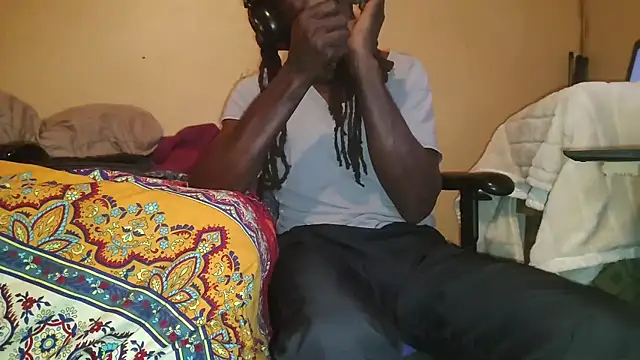 EYEzIAM online show from 10-10-25, 12:48