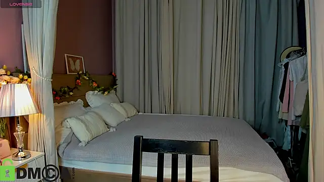 Snapshot of Agnes_Wells chatting on 11-02-25, 09:22 Agnes Wells online show from 11-02-25, 09:22