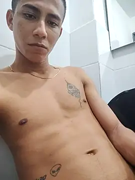 Snapshot of Davig4 chatting on 10-09-25, 04:54 Davig4 online show from 10-09-25, 04:54