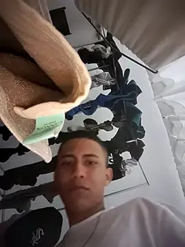 Snapshot of Davig4 chatting on 10-27-25, 02:59 Davig4 online show from 10-27-25, 02:59