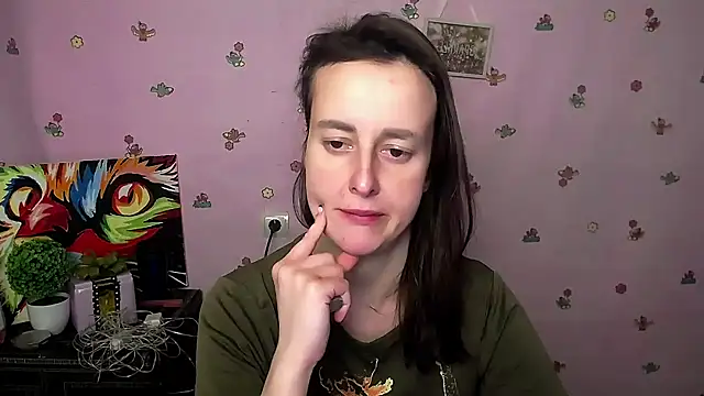 Snapshot of FeelMe__ chatting on 12-17-25, 10:43 FeelMe online show from 12-17-25, 10:43