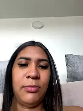 Snapshot of Penelophe01 chatting on 10-23-25, 05:12 Penelophe01 online show from 10-23-25, 05:12