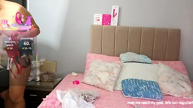 Snapshot of Penelophe01 chatting on 12-15-25, 06:45 Penelophe01 online show from 12-15-25, 06:45