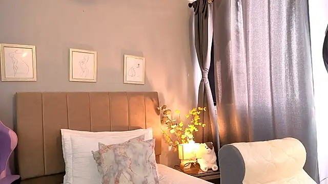 Snapshot of Penelophe01 chatting on 02-10-26, 06:23 Penelophe01 online show from 02-10-26, 06:23