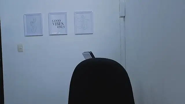 Snapshot of Penelophe01 chatting on 02-18-26, 08:27 Penelophe01 online show from 02-18-26, 08:27