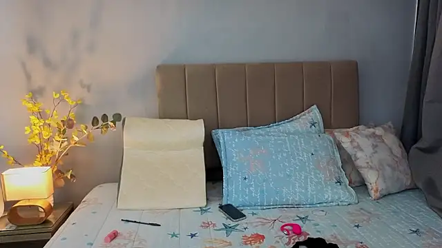 Snapshot of Penelophe01 chatting on 02-23-26, 07:00 Penelophe01 online show from 02-23-26, 07:00