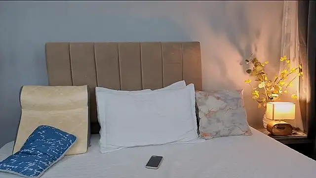 Snapshot of Penelophe01 chatting on 03-12-26, 06:58 Penelophe01 online show from 03-12-26, 06:58