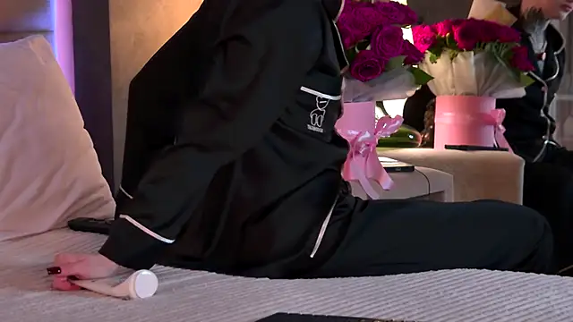 AriWild online show from 11-26-25, 04:35