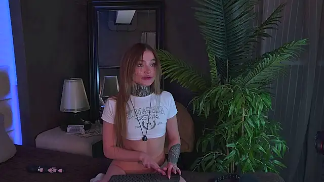 AriWild online show from 04-13-26, 04:51