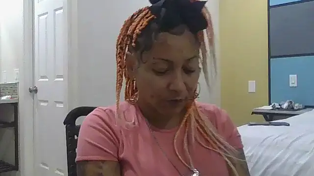 Snapshot of Flossee chatting on 09-14-25, 04:06 Flossee online show from 09-14-25, 04:06