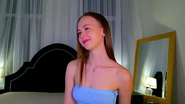 Snapshot of CarolinePorton chatting on 10-15-25, 03:23 CarolinePorton online show from 10-15-25, 03:23