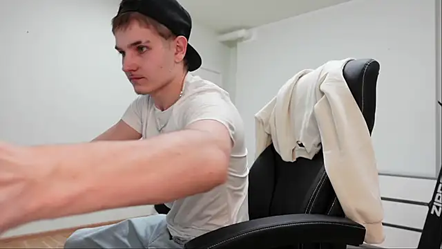 Mark Karson online show from 10-31-25, 05:36