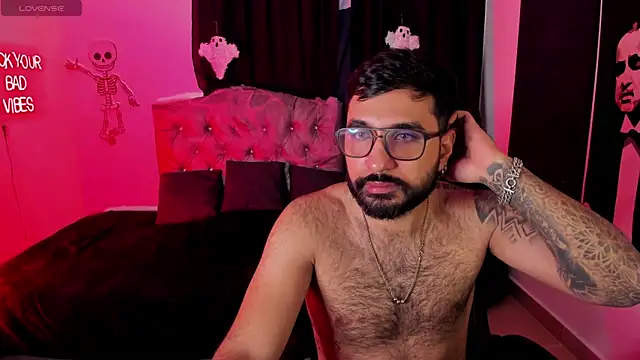 DanteAndVictoria online show from 10-16-25, 01:50