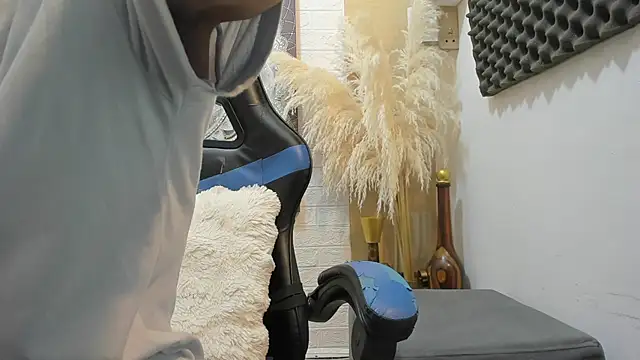 Snapshot of nextboywell1 chatting on 02-13-26, 07:32 nextboywell1 online show from 02-13-26, 07:32