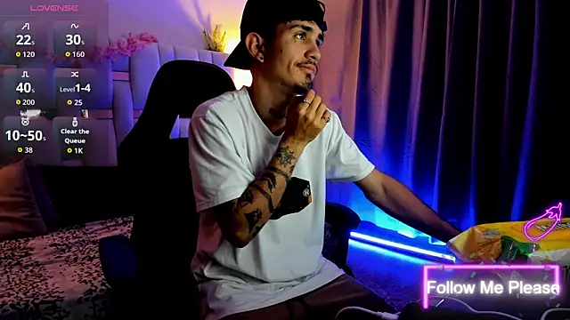 Snapshot of nextboywell1 chatting on 03-12-26, 03:01 nextboywell1 online show from 03-12-26, 03:01